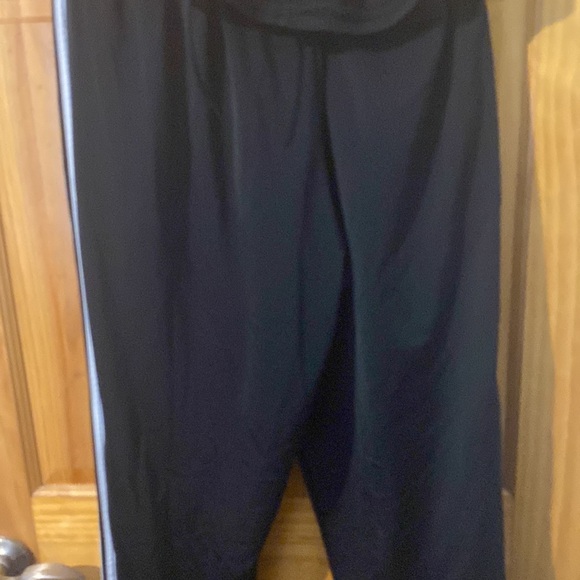 Jogging - Picture 3 of 3